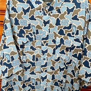 Men’s UNC Tarheels Camouflage Button-Up Shirt with Logo